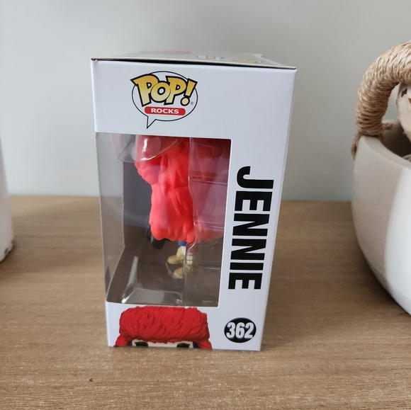 Funko Pop! BLACKPINK Jennie with Red Hat Shut Down - Picture 3 of 6